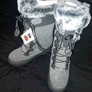 NWT - Kids' Alberta Winter Boots - All in Motion size 1 Gray Fur Trim